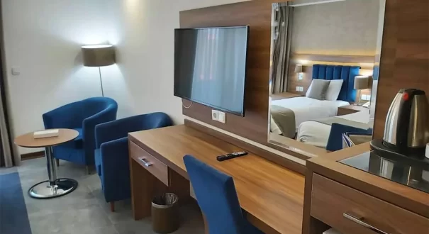 هتل سفید کنار بندرانزلی