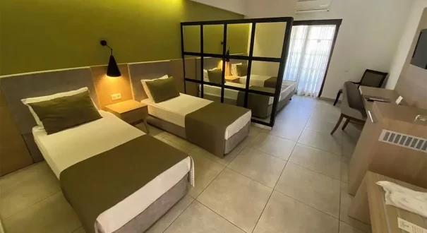  هتل کویینز پارک گوینوک آ