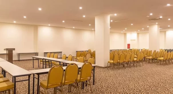  هتل کویینز پارک گوینوک آ