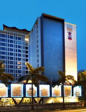 Royal Newton Hotel